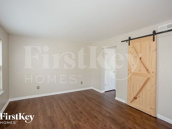 5th image of 2814 Rothe Ln