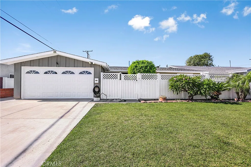 3 bed, 1182 sqft, $4,300 — Photo 1