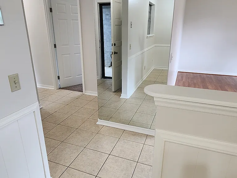 1117 Williams Ct — Photo 4