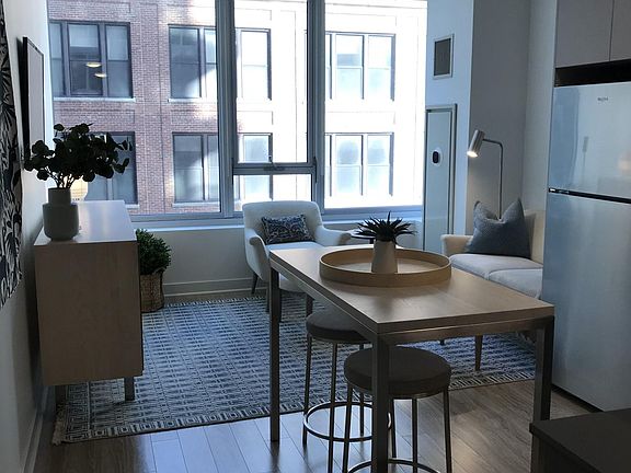 2nd image of 600 N Wells St #Copy