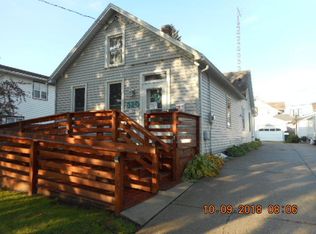 820 N 8th St, Manitowoc, WI 54220