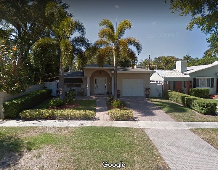 1st image of 909 SE 6th St