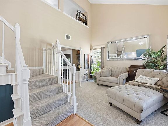 2nd image of 533 Broad Bend Cir