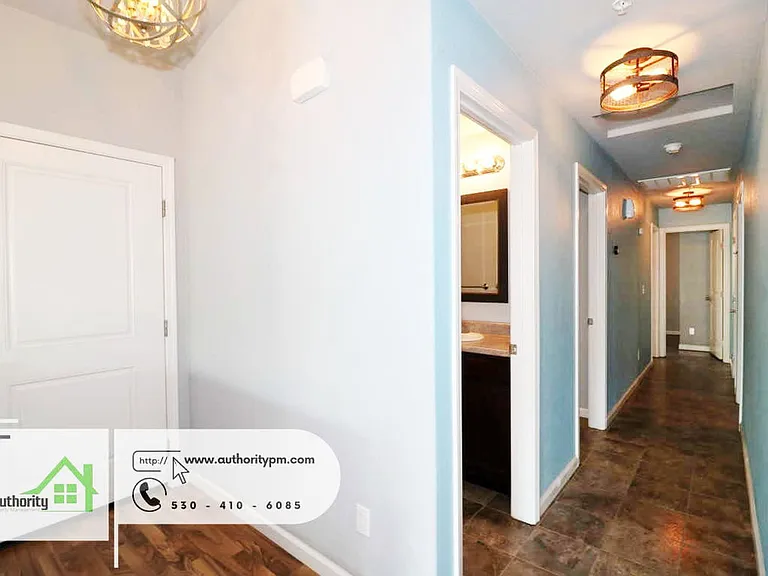 1417 Montana Ave — Photo 14