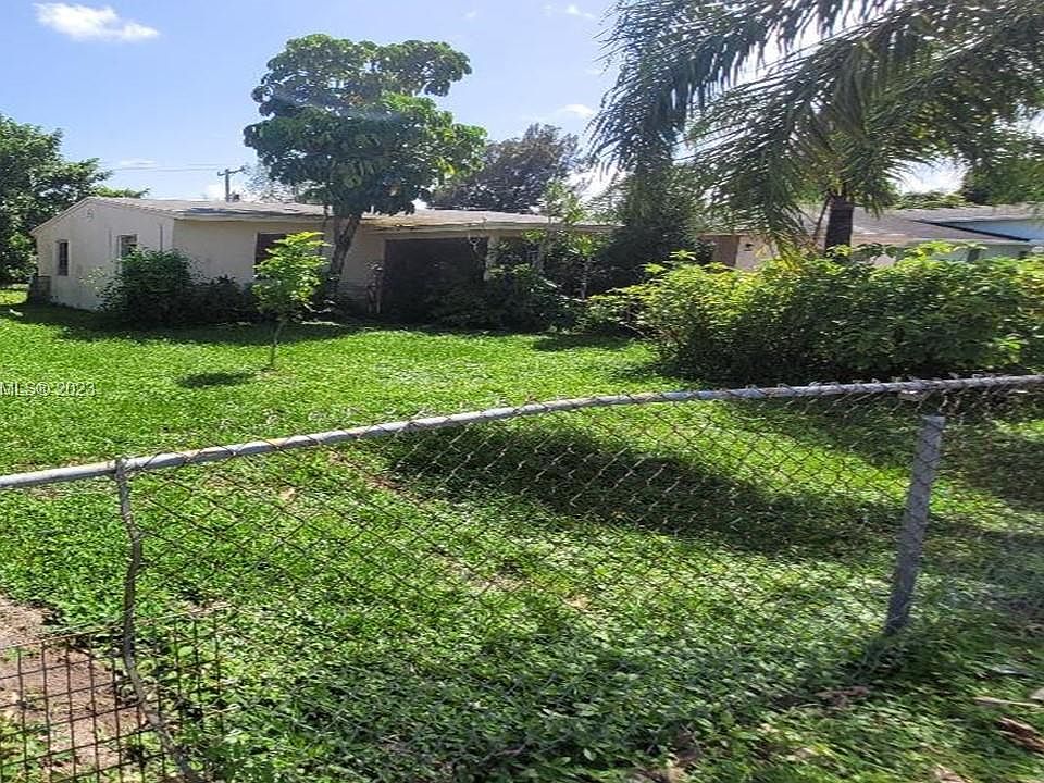 2nd image of 4720 Myrtle Ln