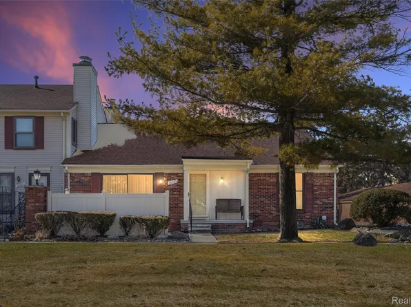 38565 Golfview Dr W, Clinton Township, MI 48038