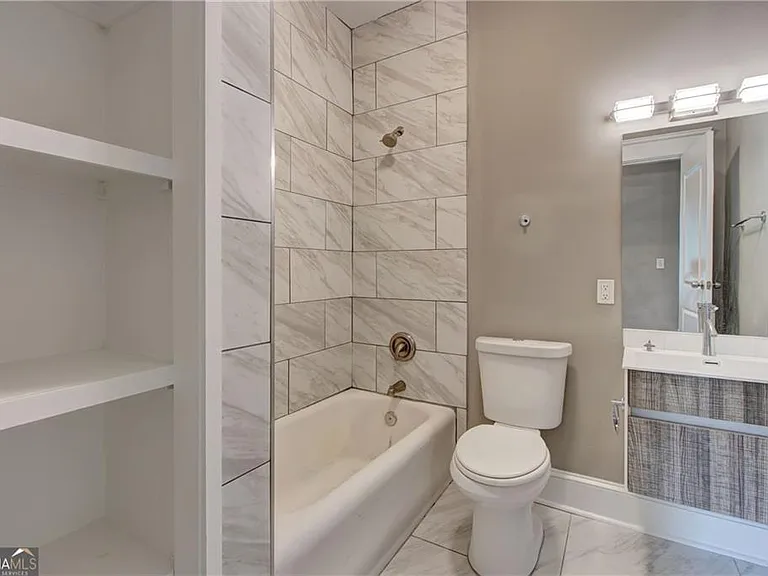 722 Ponce De Leon Ct NE — Photo 3