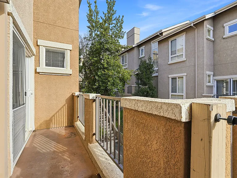 599 Marble Arch Ave — Photo 32