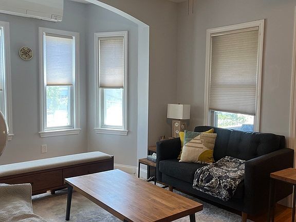 4th image of 239 Safford St #1