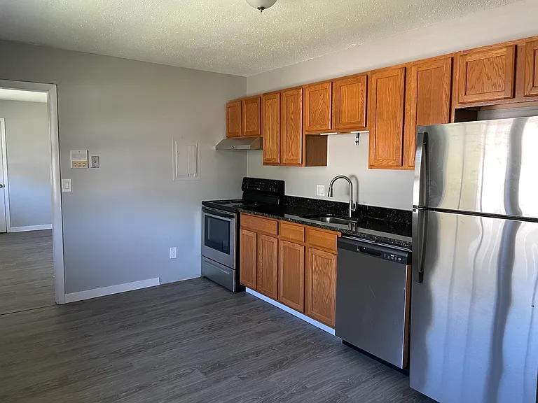 Marshfield Apartments — Photo 6