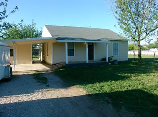 217 Coke St, Tye, TX 79563