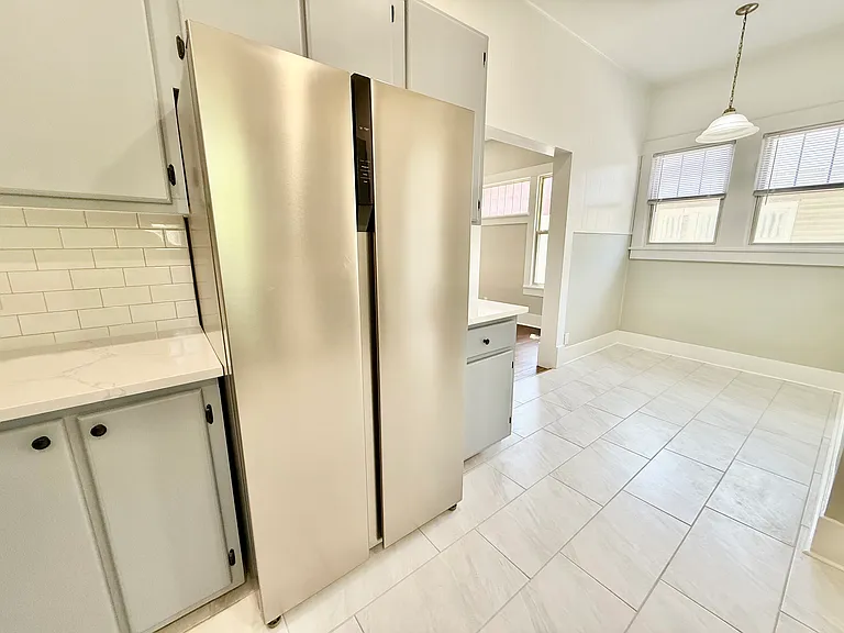 1201 E Lamar St — Photo 28