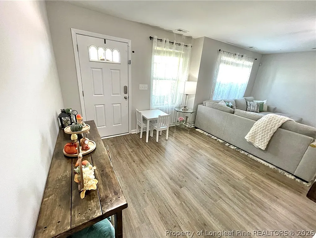3 bed, 2.5 bath, 1650 sqft, $1,950 — Photo 4