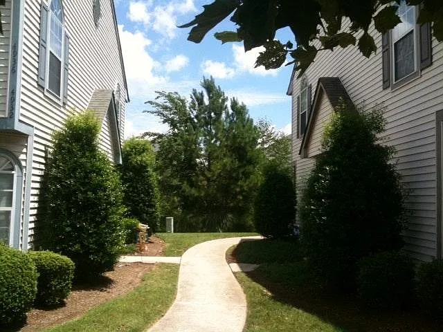 4924 Shallowford Cir