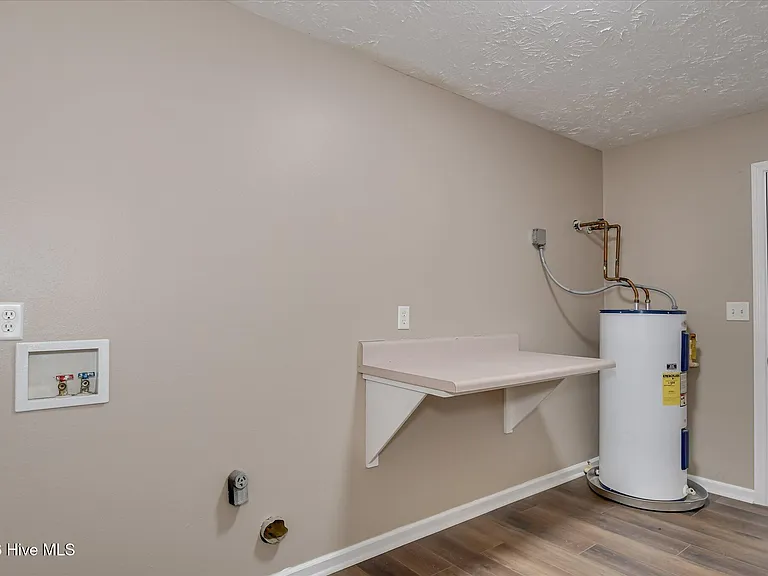 101 Old Thomson Rd #B — Photo 20