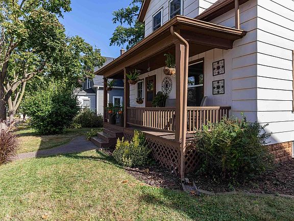 4th image of 2821 Leclaire St