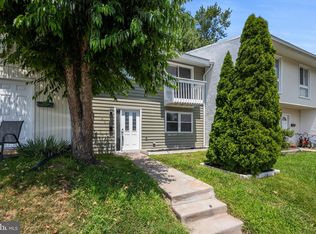 86 Sugarland Run Dr, Sterling, VA 20164