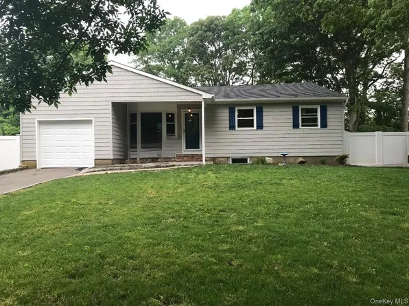 84 Bieselin Road, Bellport Village, NY 11713