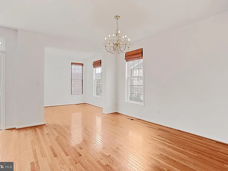 22062 Dilworth Sq — Photo 11