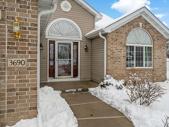 2nd image of 3690 Commonwealth Rd