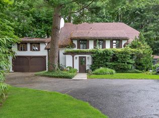 10 Plum Beach Point Rd, Pt Washington, NY 11050