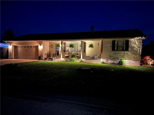 1104 S Madison St, Sullivan, IL 61951