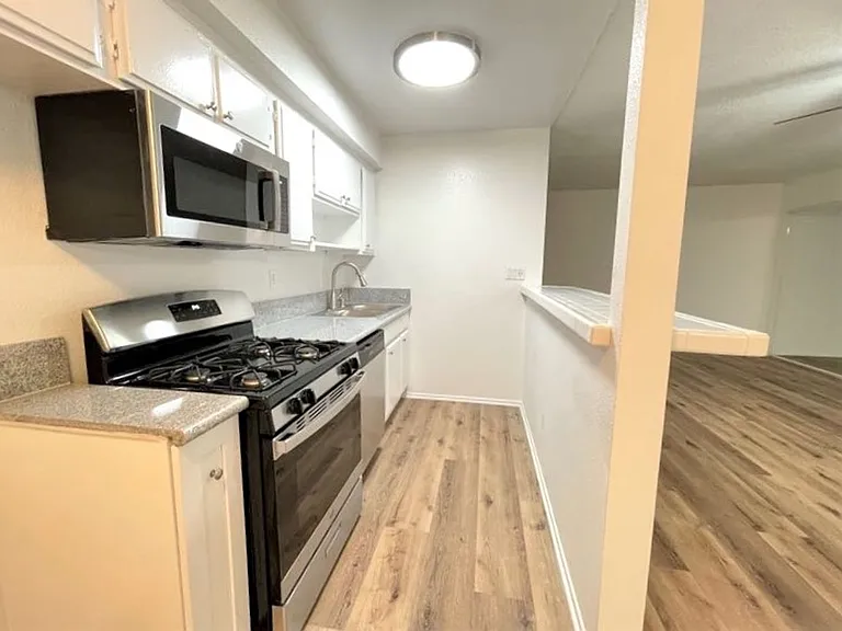 5708 Tujunga Ave — Photo 19