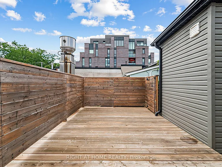 1095 Queen St E #2 — Photo 28