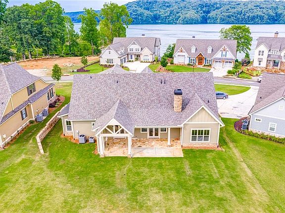 Image 4: Back View of the Home showing the Right Across the Street!