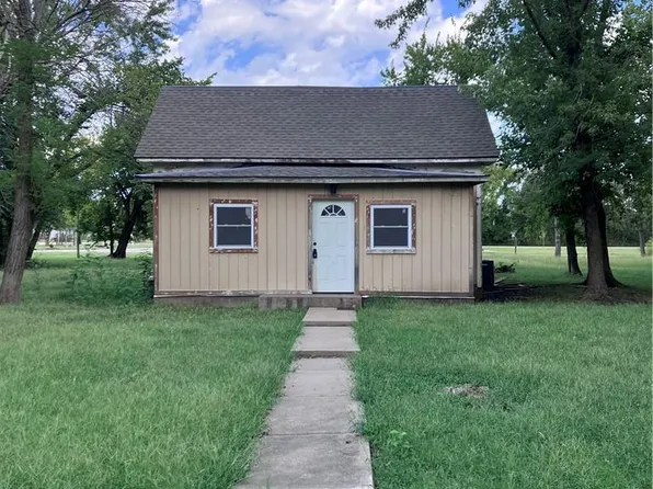 108 W Kansas Ave, Blue Mound, KS 66010