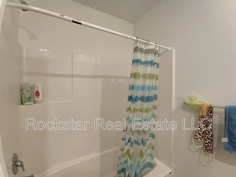 109 W Goldenrod Ave — Photo 27