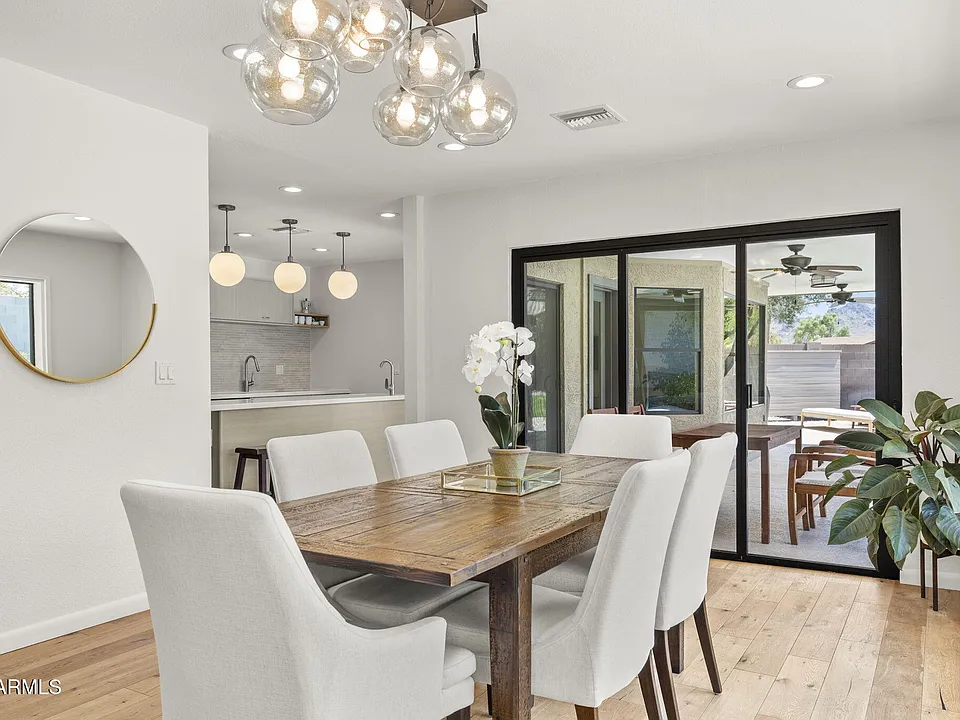2601 E Sahuaro Dr