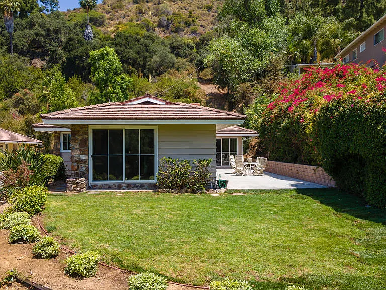 555 Paulette Pl — Photo 32