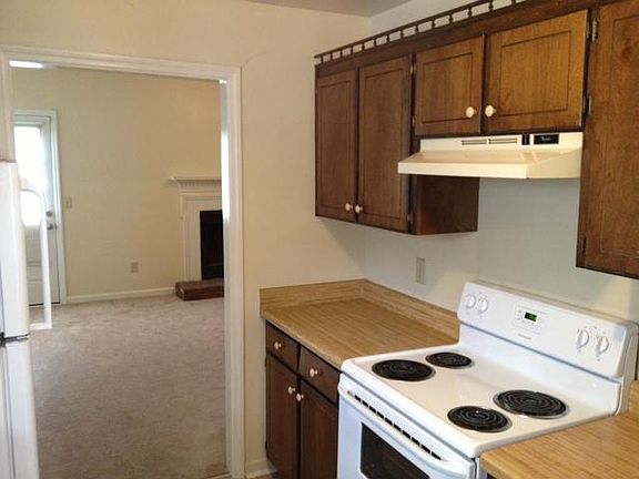 4th image of 1006 Hammack Ct