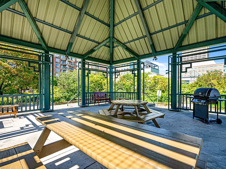 35 Holland Ave #302 — Photo 32