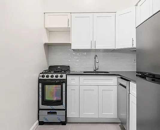 2nd image of 310 W 95th St APT 6F