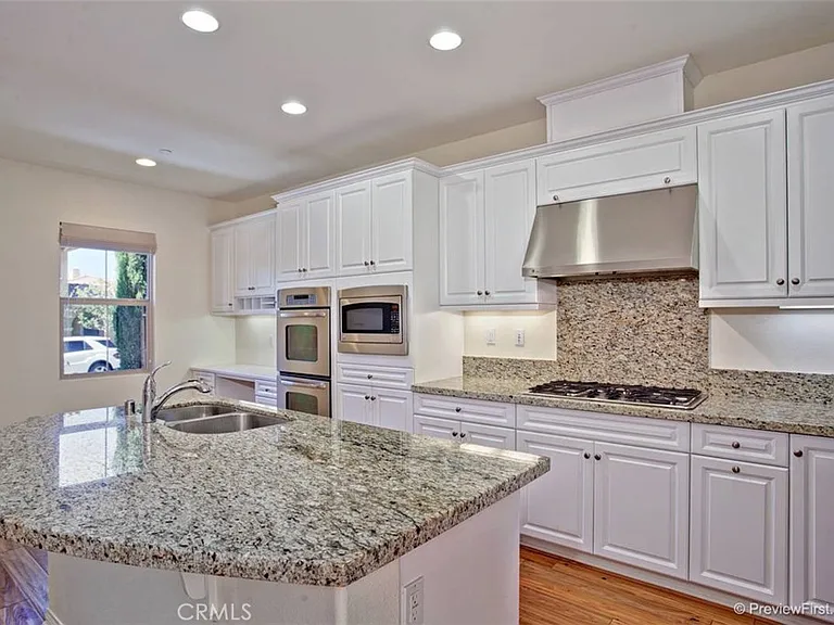 34 Roycroft — Photo 4