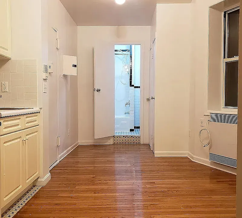 79 Mott St #10