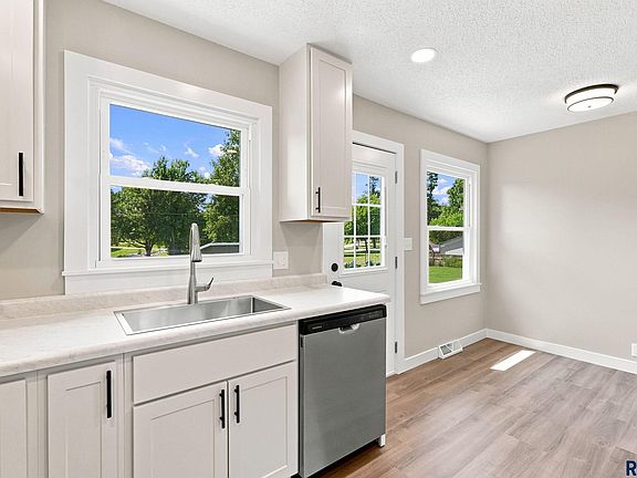 5th image of 249 N Meyer Ln