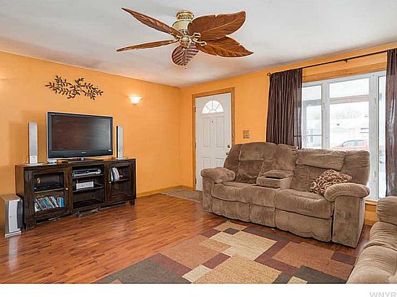 3rd image of 70 Mayberry Dr W