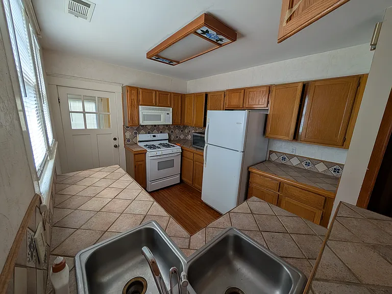 2026 Fern St — Photo 8
