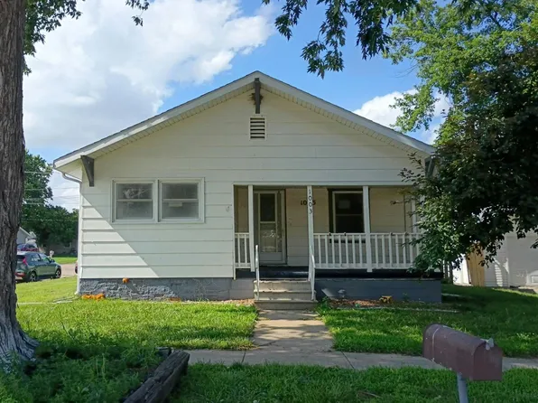1003 E 3rd St, Hastings, NE 68901
