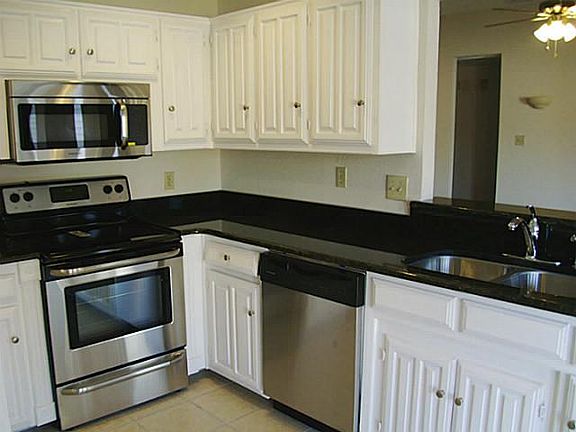 3rd image of 1403 Flintwood Dr