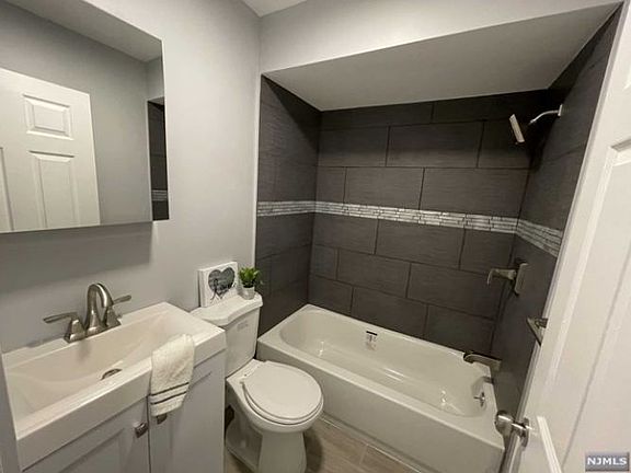 4th image of 17 Northfield Ave #1R