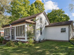 519 3rd St SE, Independence, IA 50644