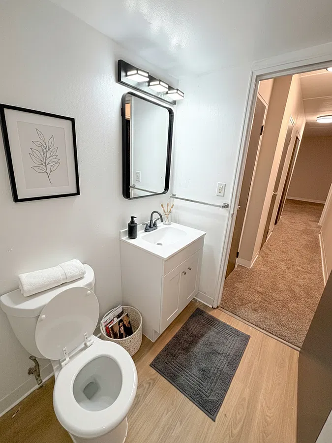 Hill Manor Apartments — Photo 4