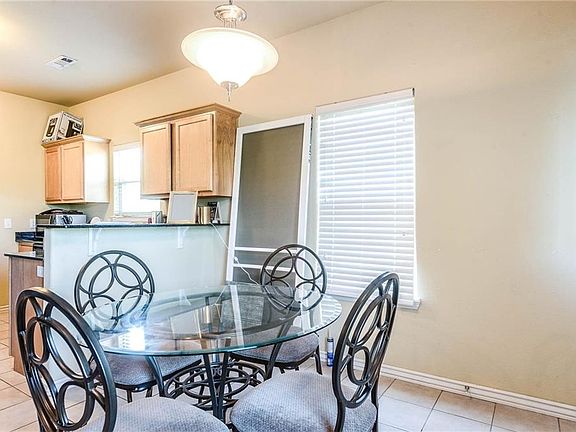 3rd image of 601 SW Loudon Dr Unit 1