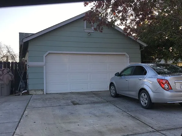 2235 Imperial Dr, Los Banos, CA 93635