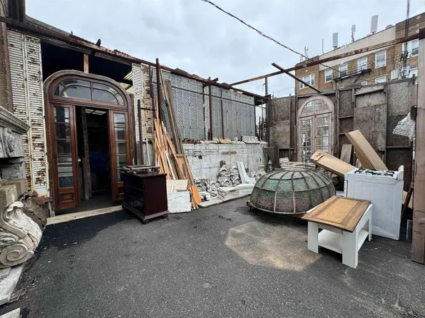 248 Beacon Avenue image 7 of 26