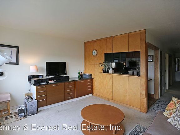 3rd image of 2925 California St APT 5